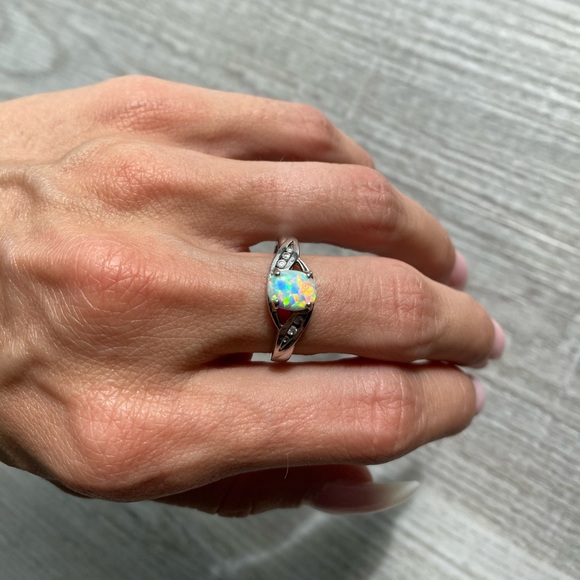 Sterling Silver Opal ring, Size 7 - Picture 3 of 8
